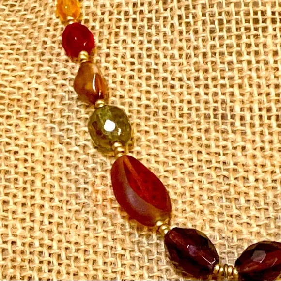 🎺Brass Tone Round Pendant with Faceted/Smooth Glass & Round Beaded Necklace - Picture 5 of 7